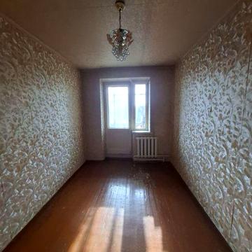 Продам 4-комнатную двухуровневую квартиру 104 м.кв. Красный Камень