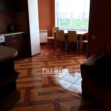 Простора 3-кімнатна квартира 103 кв.м.Якісний ремонт, меблі, техніка.