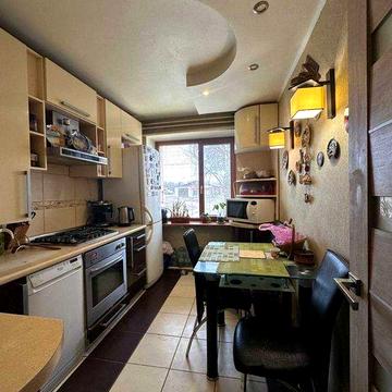 Продаж чотирикімнатної квартири в с.Киїнка з автономним опаленням!