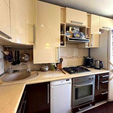 Продаж чотирикімнатної квартири в с.Киїнка з автономним опаленням!