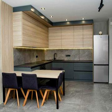 Продам сучасний будинок  в центрі Івано-Франківська.