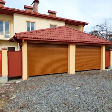 Продаж цегляного спареного будинку