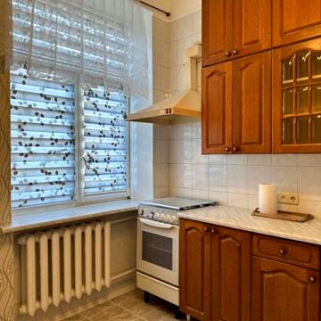 Саксаганського вул., 85