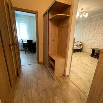 Продам 1 ком.кв 34/18/9  м.кв.ремонт мебель техника Таврический.