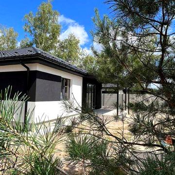 Одноповерховий будинок біля лісу Дмитрівка