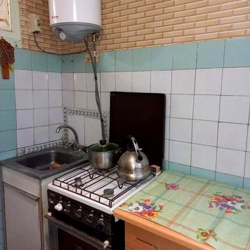 Продам свою  2-хкомнатную квартиру абсолютный центр