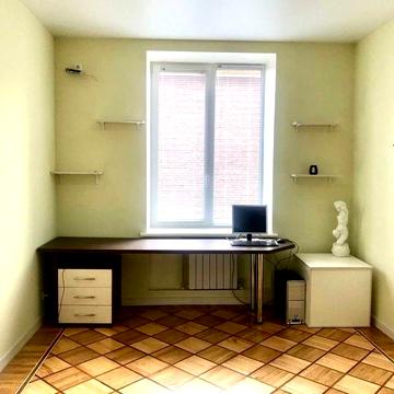 Продам 3 комнатную квартиру рядом с метро  G1
