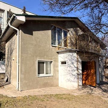 Оренда частини будинку в Центрі міста