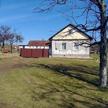 Продам будинок в с.Зелений Гай Рівненська область. Зручне розташ.