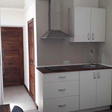 Центр. Район Панкратовского моста. Сдам 2 поряд  квартири 18 і 14м.кв