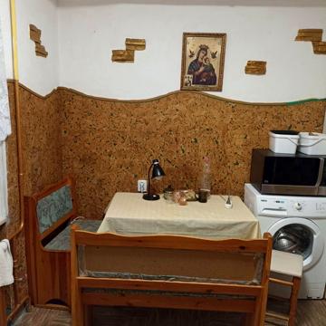 Кирила Трильовського вул., 8