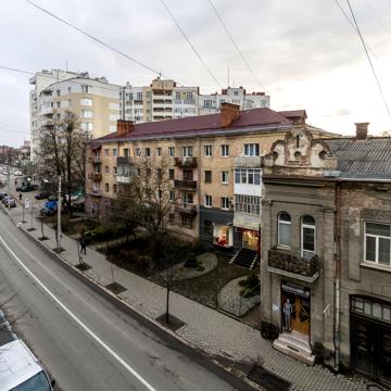 Гетьмана Мазепи вул., 45