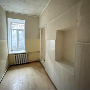 Базарна вул., 33