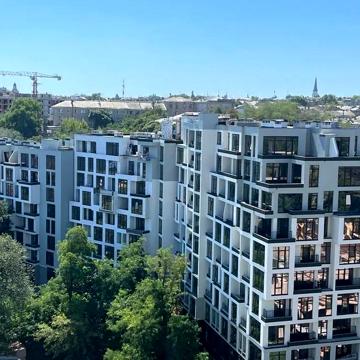 Приморська вул., 47