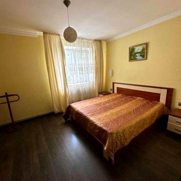 3-кімнатна квартира в центрі (вул. П. Орлика)