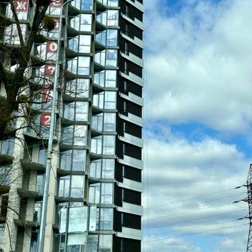 Продам. Видова студія з терасою на озеро