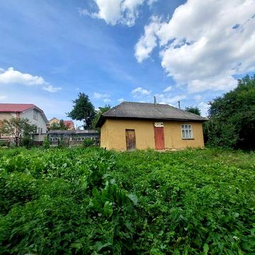 Будинок під знесення з гарною ділянкою під забудову