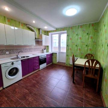 Продам 2-кімнатну квартиру на Жужоми 5