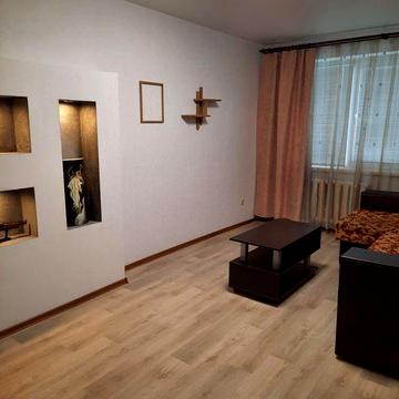 Срочно !!! Сдам 2 кв светлую ТРК Украина 4500+ к.у.