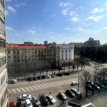 Володимира Вернадського вул. (Дзержинського), 1