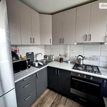 Продаж 3к Квартира вул. Осіння