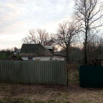 Продам земельною ділянкою з старою хатою
