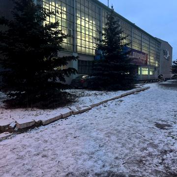 Біля басейну, 3