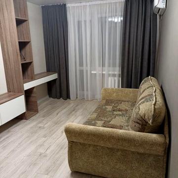Продам 1 кімнатну квартиру з меблями  та технікою.