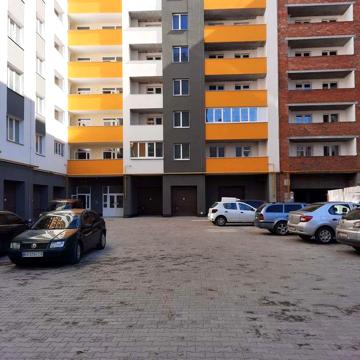 Власник. Продам квартиру (1-ий поверх ЖК вул. Бандери Степана, 30-А)