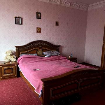 Будинок неподалік від міста