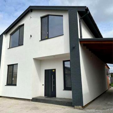 Продам современный дом с террасой , бассейном / Возле моря!