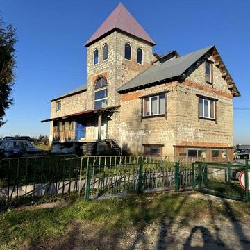 Продаж будинку і земельної ділянки