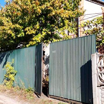 Дача поруч з річкою в Марянівці.