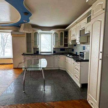 ПРОДАЖ ВІД  ВЛАСНИКА : 3- х кімнатна квартира, район пл. 700 річчя