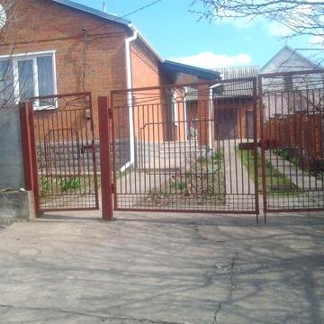 Продам половину будинку