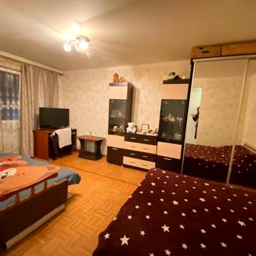 Космонавтів вул., 40