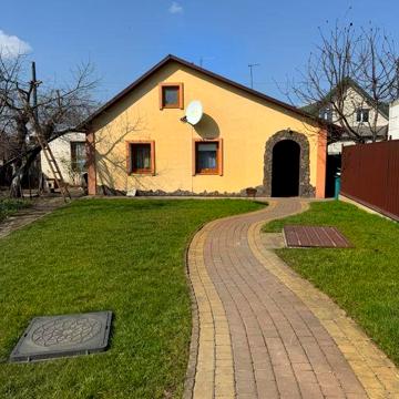 Продаж половини житлового будинку загальною площею 46 м²