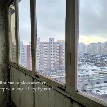 Продаж двокімнатної , ст. метро Позняки, Ахматової  16 в.