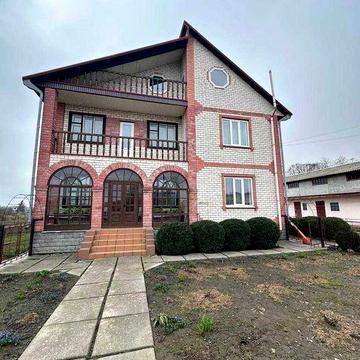 Продаж цегляного двоповерхового будинку в с. Березна