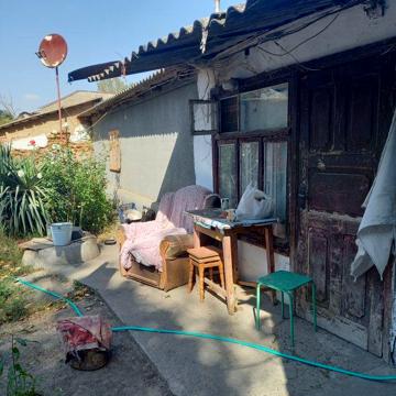 Срочно продам дом в общем дворе город Килия