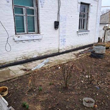 Будинок в с. Іваньки Черкаської обл. з земельними ділянками