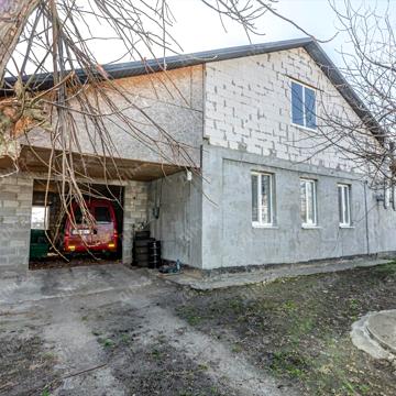 Центральна, 1