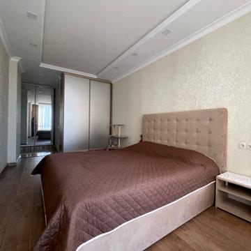 Авраама Лінкольна вул., 6а