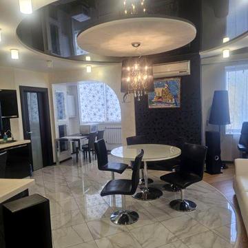 ПРОДАМ элитную 3ку в центре