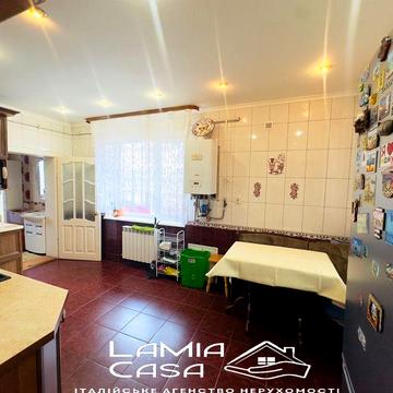 Продаж будинку з ремонтом та 2 будинкі поруч. С. Рукшин