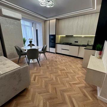 Героїв Миколаєва вул., 129а