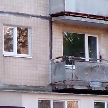 Космонавтів вул., 74