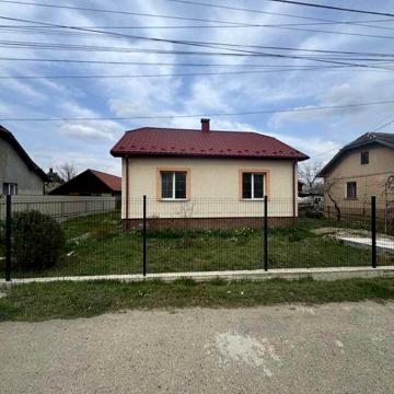 Продаж цегляного будинку