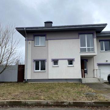 Продається таунхауз площею 145 м. кв., 2014 року побудови.