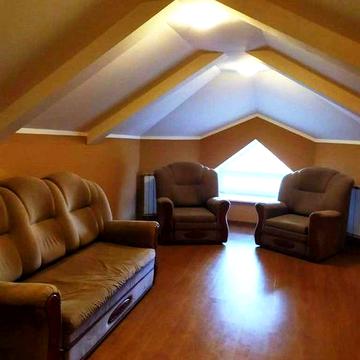 Продам 2 кімнатну квартиру, 109 м2, мансардний поверх. Вишневе